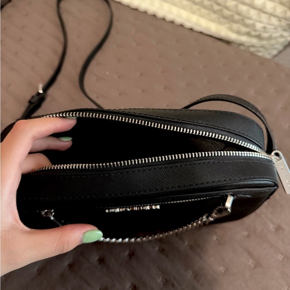 MICHAEL KORS JET SET WITH ZIP POCKET CHAIN - Picture 6 of 7